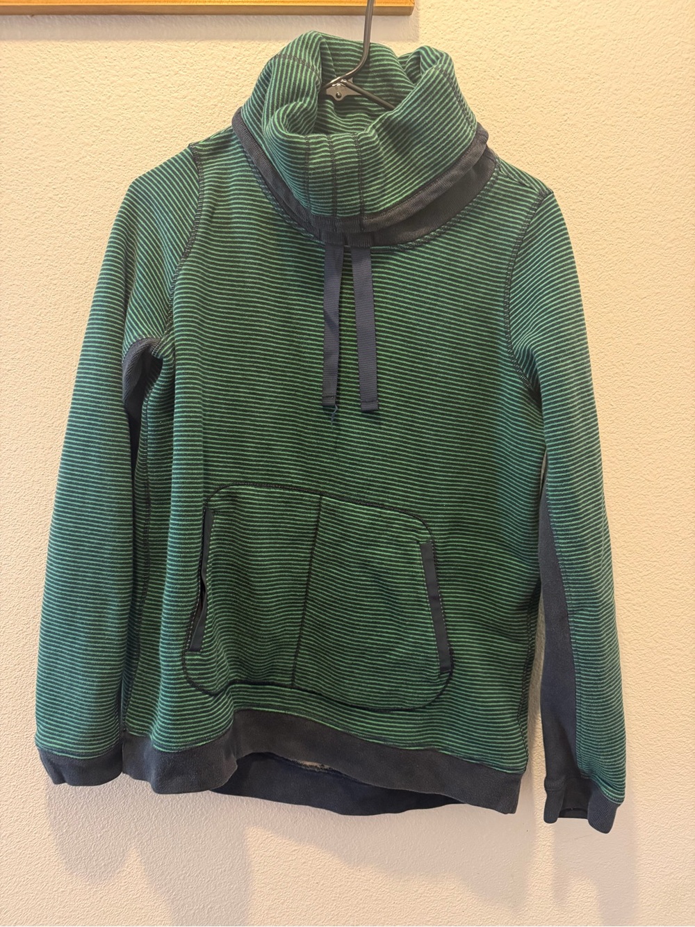 Lululemon Avenue Pullover – Hyper Stripe Green Bean / Heathered Inkwell